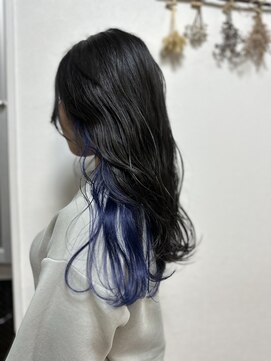 ジウ 上通り(JIU) 20代30代小顔ゆるふわロングインナーカラーネイビー