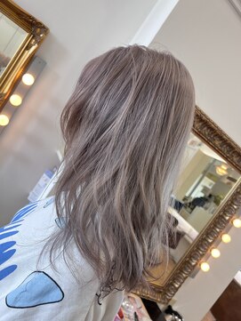 コワファースト させぼ五番街店(COIFF1RST) ホワイトグレーカラー★