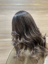 ラビス クローバー(Lovis clover)&nbsp;デザインカラー　レイヤーカット　夏のヘアアレンジ