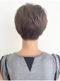 ショート×スモーキーベージュカラー