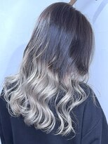 ブレイズヘアー(BLAZEhair)&nbsp;ホワイトシルバー×エアタッチグラデーション×ブリーチ２回