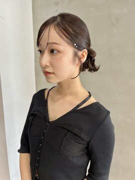 ヌープヘアーアイス(NUUP.hair ici) 20代30代タイトアレンジパールパーツお呼ばれヘアリボン