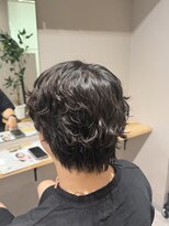アンビス(1bis)&nbsp;ゆるめシャドウパーマで作る韓国風メンズヘア