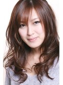 ナチュラルカラーの愛されロングスタイル