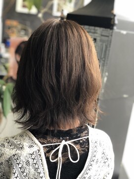 アクタノイドエット(acta noid etto) 襟周りスッキリ!ベージュBOB #Shunichi