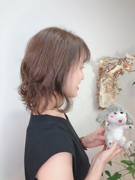 イーラ(era) 《era》透明感　ラベージュ　こなれミディ　犬くん　みわ