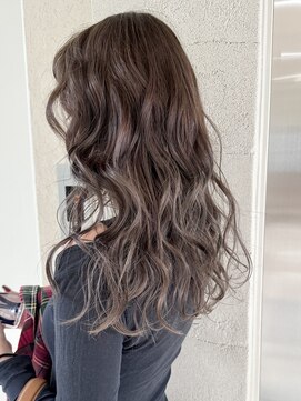 イマイ ケイアウラ(imaii k-aura) 外国人風ヘア/グラデーションカラー/スパイラル巻き