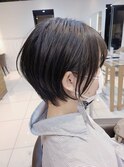 簡単スタイリングの丸みショートボブ