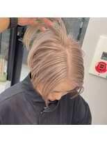 ヴァーディ オモテサンドウ(Vardy omotesando)&nbsp;ホワイトベージュ・ダブルカラー・ベージュ・ハイトーンショート