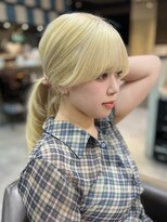 ベレーザシェルト(Beleza scelto) 13782ホワイトブロンドくびれヘアレイヤーカットポニーテール