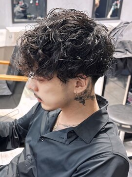 ジゼル 筑紫野(GiseL) メンズパーマ スペインカール ツイスパ 刈り上げ 10代20代