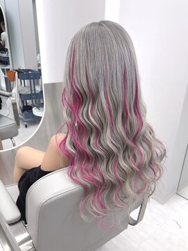 ラニシス ヘアー(Lanisis Hair) ハイトーンシルバー&ピンクハイライト