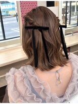 アース 郡山コスモス通り店(HAIR&MAKE EARTH)&nbsp;ベロアリボンの編み込みハーフアップ