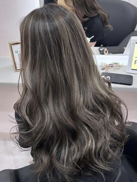 トゥルークリエイション 春日部(True Creation) ナチュラルアッシュハイライト