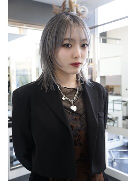 透明感シルバー＆レイヤーカット