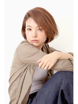 リフ(Ref.) 雰囲気で魅せる大人クールなカジュアルボブ