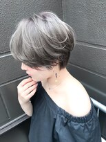 リバイブ ヘア アンド スパ(Revive HAIR&SPA)&nbsp;REVIVE  色っぽシルバー　ハンサムショート