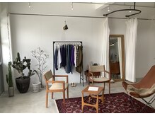 フロリスト(FLORIST)の雰囲気（ゆったりとした待合いスペース）