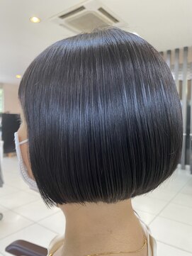 ベランダ ヘア 大人ショートボブ