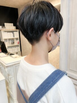 キャアリー(Caary) 福山市 小顔補正立体カット caary刈り上げハンサムショート