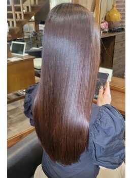 トリートメントの種類豊富なので、髪の状態に合わせてご提案！今までとは違う指通り滑らかなうるツヤ髪に。