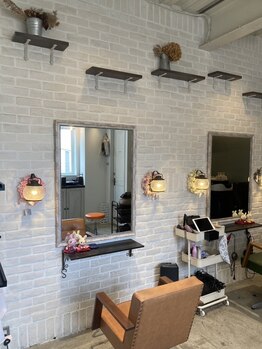ヒミツキチ オン イリディセント(Himitsukichi on Iridescent)の写真/【寝屋川市駅4分】1人ひとりの髪質やお悩みに合わせた施術が自慢◎癒しの空間で贅沢なサロンタイムを＊