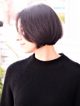 ビュートリアム 福岡(BEAUTRIUM) 輪郭や首のラインのバランスを見て切りこんだ前下がりボブ