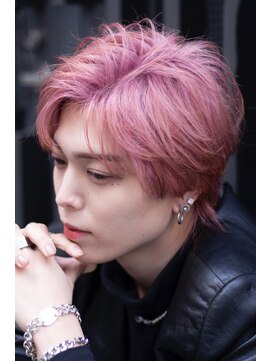 ユーフォリア 渋谷グランデ(Euphoria SHIBUYA GRANDE) ヘアカラー　ピンクベージュ　ペールピンク　センターパートk