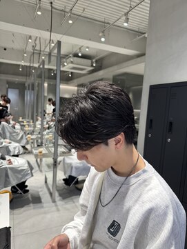 ニコ トウキョウ ロジック(nico TOKYO Logic) センターパートフェザーパーマ