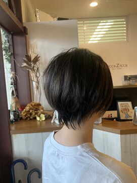 ジッカジッカ(Jicca Zicca) ショートボブ　/  耳かけショート