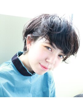 ナヌーク シブヤ(nanuk shibuya) 【nanuk】束感と毛流れが幼く見せない黒髪ショートヘア