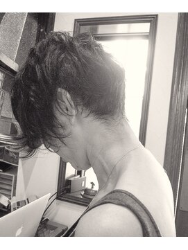 バーバー アカダマ レディースショートボブ スタイリスト 佐々木祐和