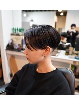 ザセカンドイーストサイドバーバーショップ(The Second EAST SIDE BARBER SHOP) レディースフェード・前下がりセンターパート