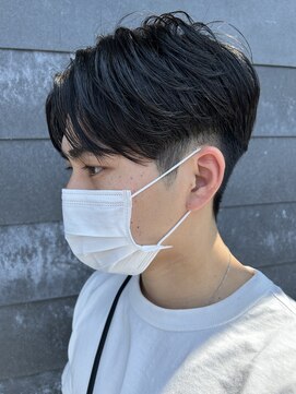 ヒュイル バイ ニアウ(Hwyl by Niau) メンズマッシュセンターパートスパイラルパーマニュアンスパーマ