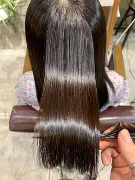 シーズヘア南口店 大好評!艶髪 極上の縮毛矯正 お任せください!