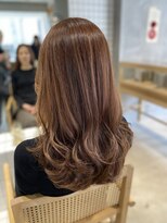 ニーイチイチ(211)&nbsp;ゆるふわロング/つやカラー