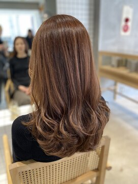 ニーイチイチ(211) ゆるふわロング/つやカラー