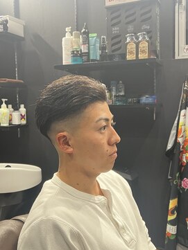 ファヴォ(FAVO) かきあげフェードスタイル