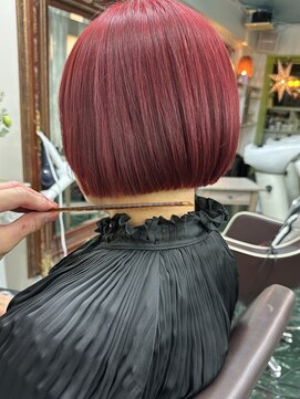 ヴェルデ(Verde) レッドカラー×ミニボブ