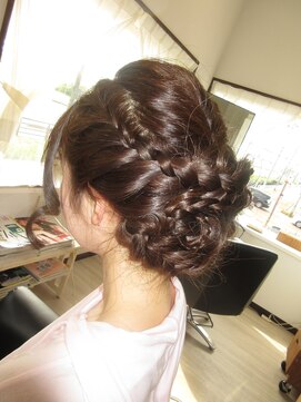 コア フィール ア デイ(COIFFURE A DAY) 編み込みアップ