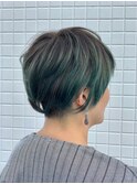 グリーングラデーション×ショートヘア