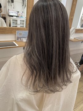 ジジ チーク 栃木(Gigi cheek) ・ハイライト×グレージュ