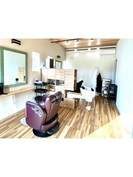 少人数のプライベート空間☆お客様に寄り添った丁寧な接客と施術で、あなたの髪のお悩みを解決へ。