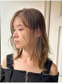 抜け感ベージュふんわりミディアムヘア/新宿/新宿三丁目