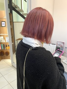 リコ ヘアアンドリラクゼーション(LICO HAIR&RELAXATION) LICO 切りっぱなし　ピンクカラー