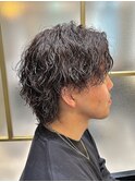 センターパートウルフ×縦落ちパーマ