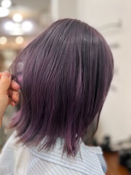 ペイジヘアー(paige hair) ブリーチ1回グレーっぽいパープルレイヤーボブ前髪あり