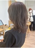 Say.ミディアムホワイトグレージュミニウルフぱっつん前髪表参道