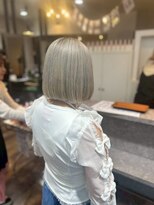 ヘアーワークス ボナ(HAIR WORKS bona.) 透明感あふれるプラチナブロンドボブ/ブリーチ/ハイトーン