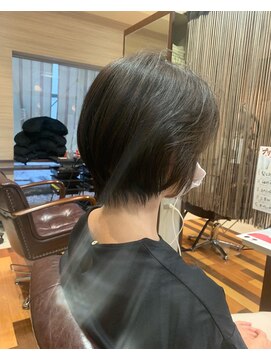 ジールドゥーエ(Zeal due) 丸みパーマショートヘア